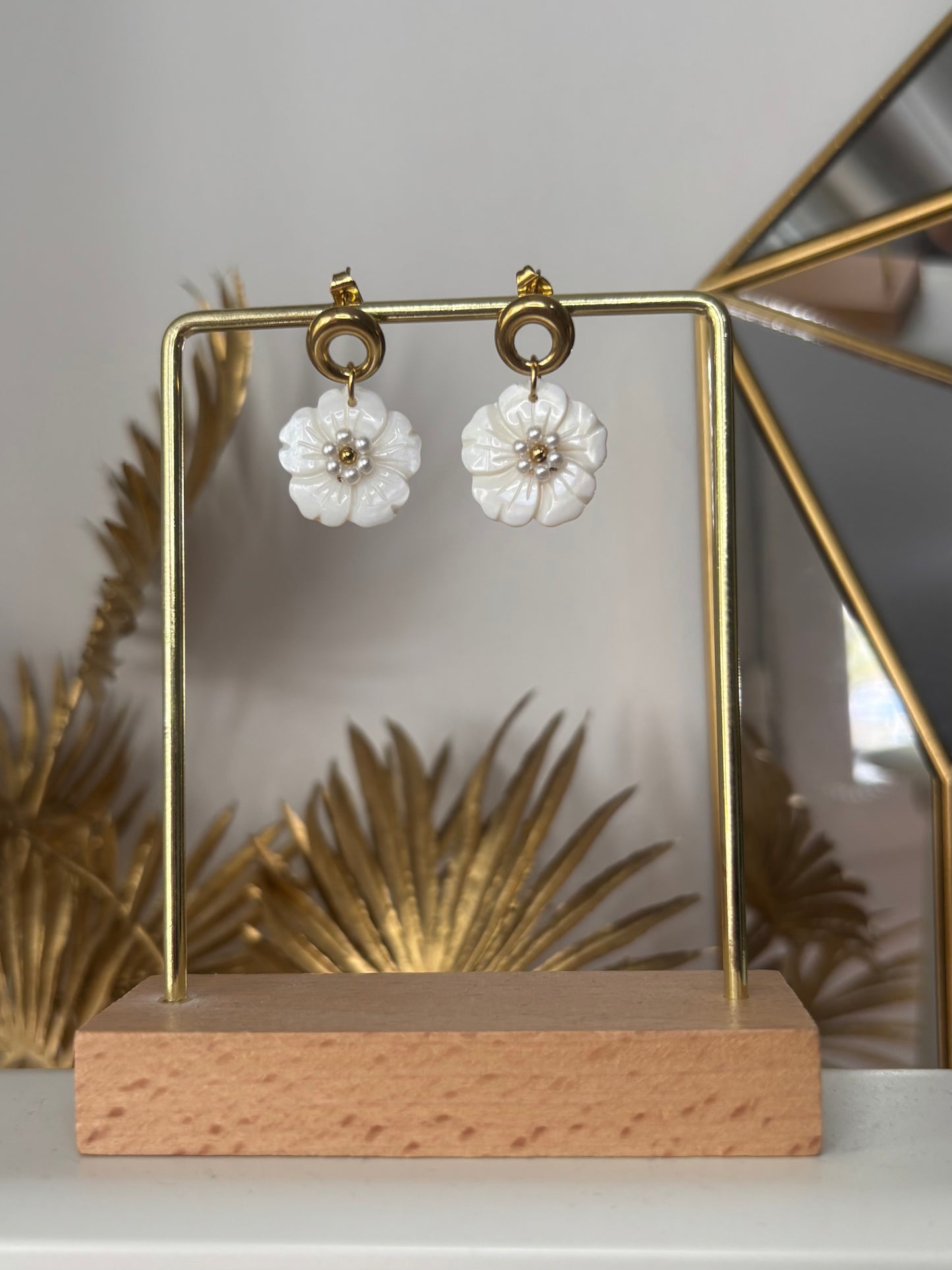 Boucles d’Oreilles Fleurs Nacrées
