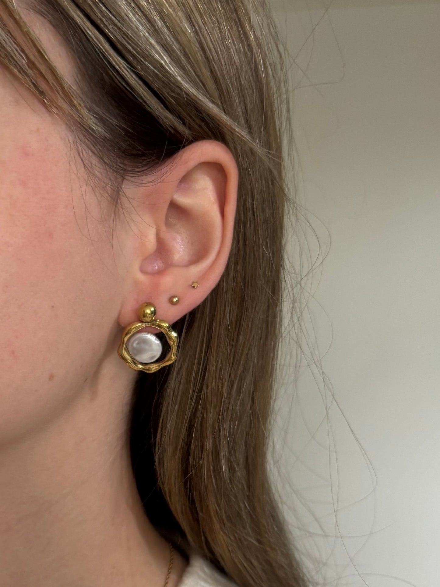 Boucles d’Oreilles Perle Nacrée Ondulée