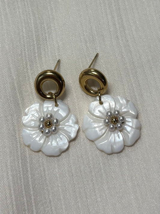Boucles d’Oreilles Fleurs Nacrées