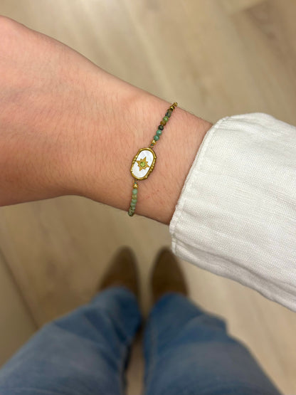 Bracelet doré - perles vert sauge et étoile