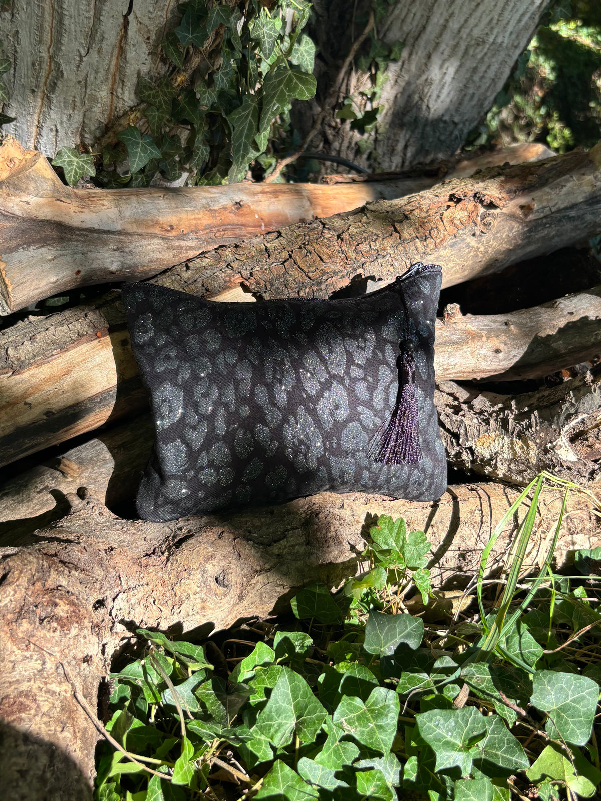 Pochette léopard à motifs argentés