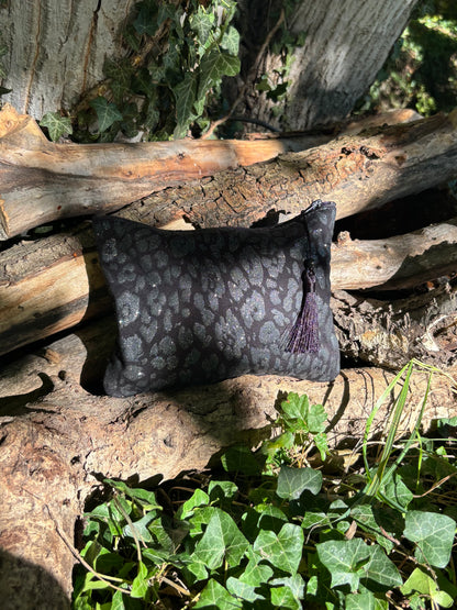 Pochette léopard à motifs argentés