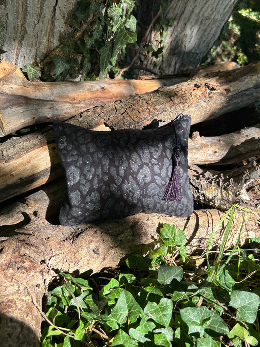 Pochette léopard à motifs argentés