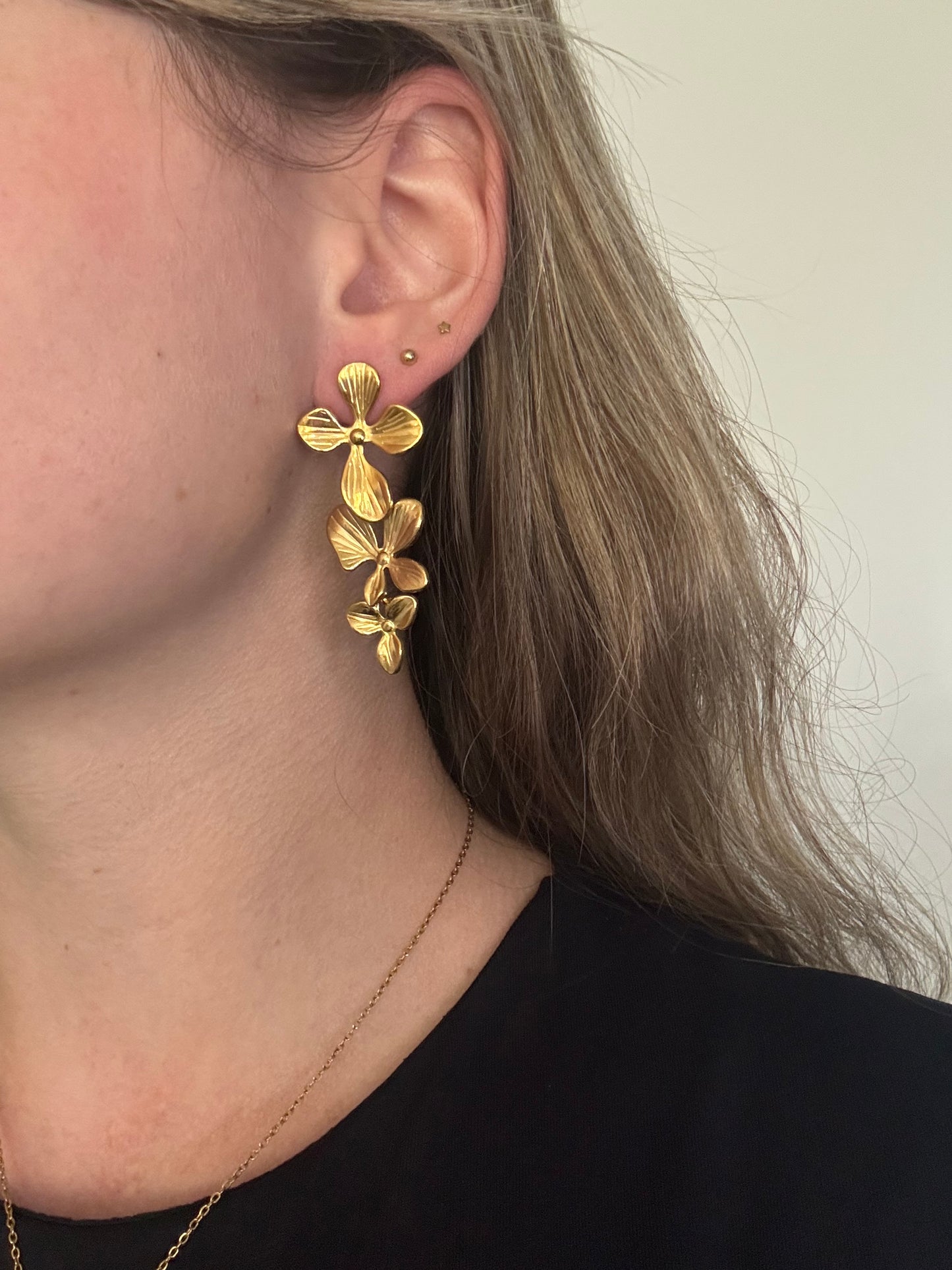 Boucles d’Oreilles Fleurs Suspendues