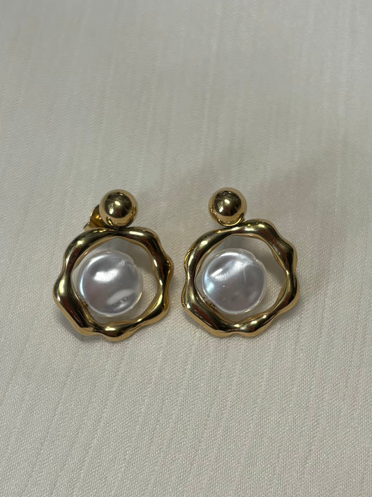 Boucles d’Oreilles Perle Nacrée Ondulée