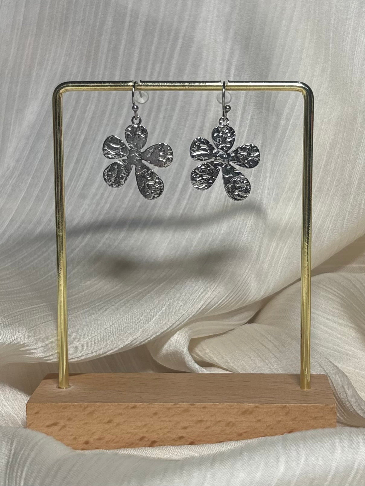 Boucles d’Oreilles Fleurs Martelées
